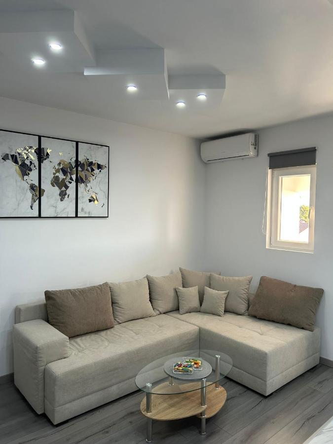 Apartment Marko With A Beautiful View Of The Sea Kaštel Sućurac エクステリア 写真