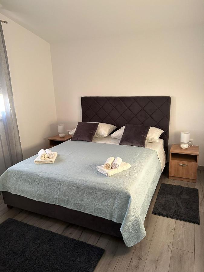 Apartment Marko With A Beautiful View Of The Sea Kaštel Sućurac エクステリア 写真