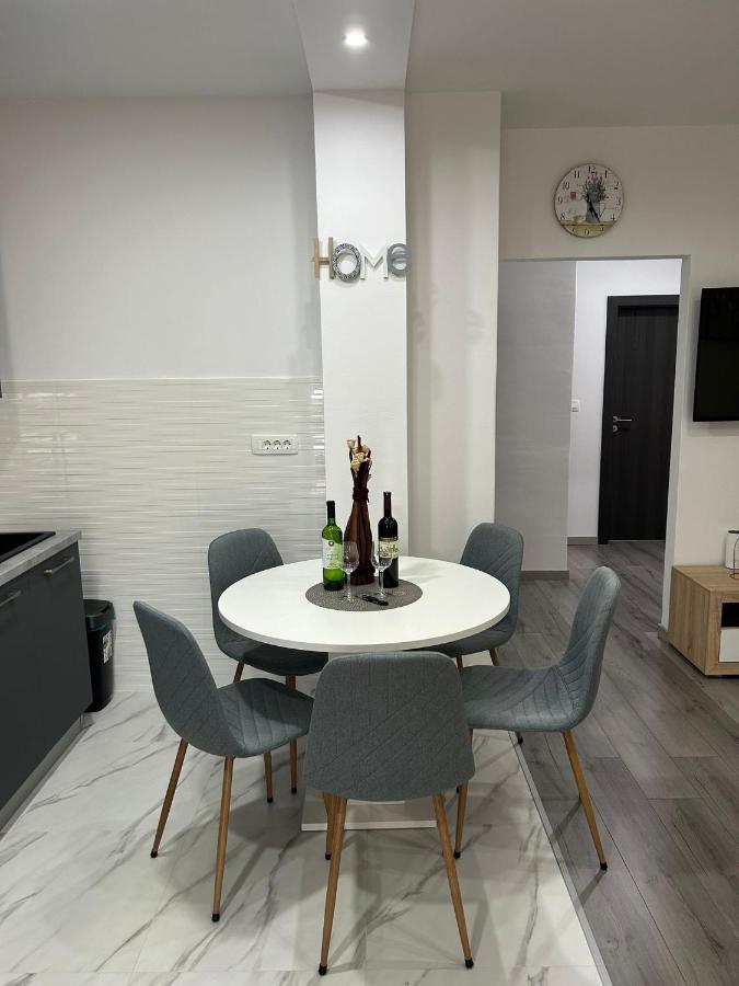Apartment Marko With A Beautiful View Of The Sea Kaštel Sućurac エクステリア 写真
